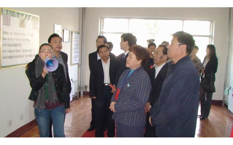 全國政協(xié)十一屆委員會委員、第六屆全國人大代表洪梅香蒞臨公司指導(dǎo)工作